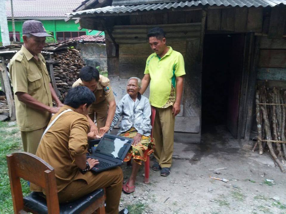 Kegiatan perekaman KTP-el keliling untuk warga lansia.jpg